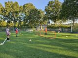 Voetvolleytoernooitje S.K.N.W.K. JO19-1 tijdens de training (5/26)